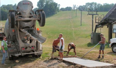 Tee Pad Pouring Tee Pad Pouring