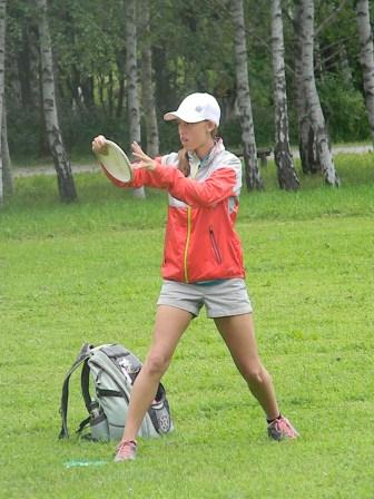 Paige Pierce lining up a putt at the Stockholm Open